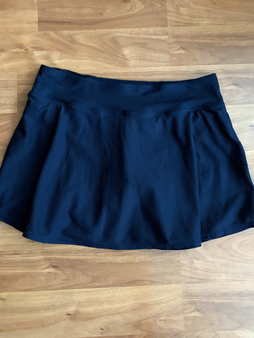 Kyodan dark blue layered textured mesh athletic skort, size L